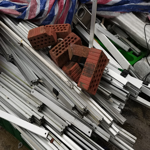 成都市自貢市回收金屬電話13981937861，周末一天打卡6個景點 年輕人為何成旅游“特種兵”？